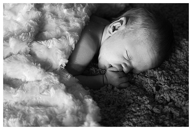 White-Baby-Newborn_0047.jpg
