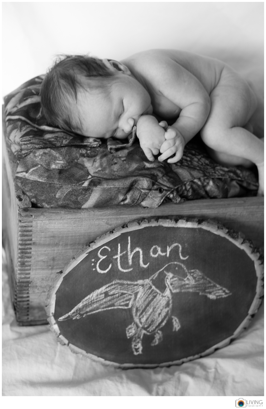 Ethan-Mentzer-Newborn-June-2014-Stomped_0026.jpg
