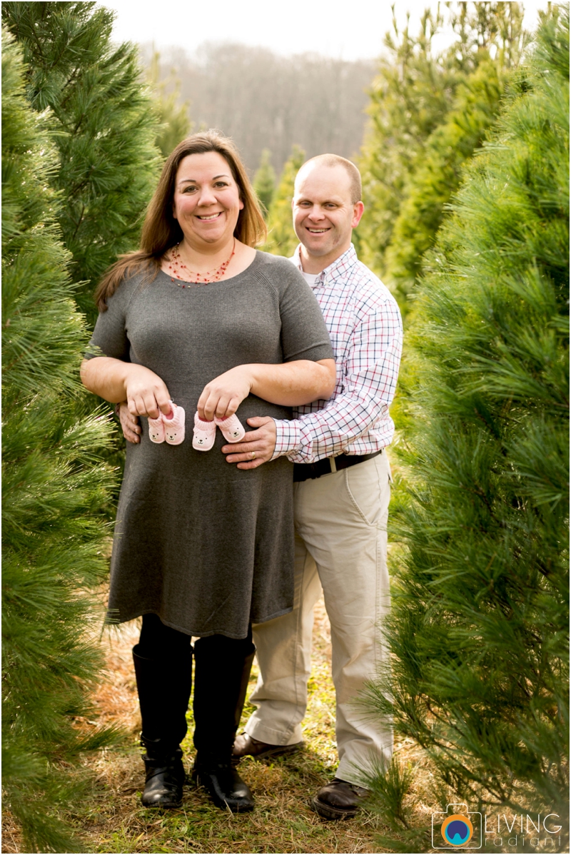 Higgins-Family-Tree-Farm-Family-Session-outdoor-living-radiant-photography_0016.jpg