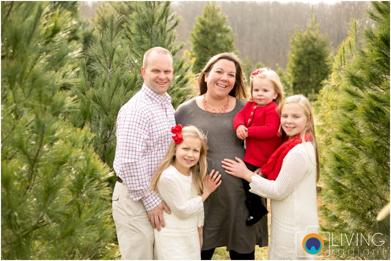 Higgins-Family-Tree-Farm-Family-Session-outdoor-living-radiant-photography_0021.jpg