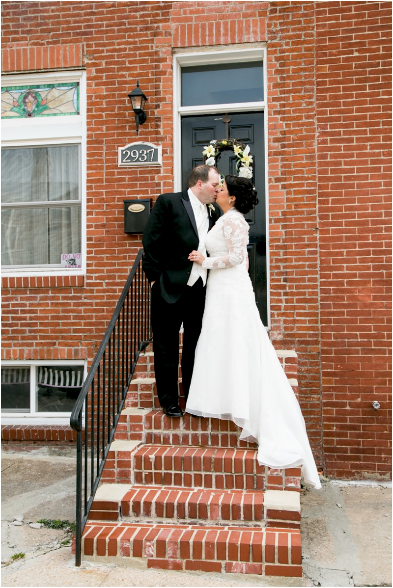 jason-liz-gill-wedding-tabrizis-downtown-baltimore-inner-harbor-living-radiant-photography-weddings-federal-hill-canton-square_0044.jpg