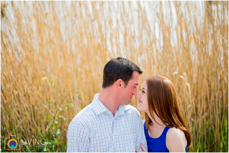 stephanie-tim-engagement-session-canton-downtown-inner-harbor-patterson-park-outdoor-wedding-living-radiant-photography-engagement-session-photography_0005.jpg