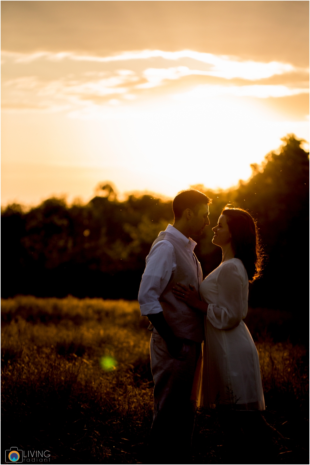 heather-carlos-outdoor-Antietam-National-Battlefield-engagement-session-living-radiant-phootgraphy-best-maryland-wedding-photographer_0019.jpg