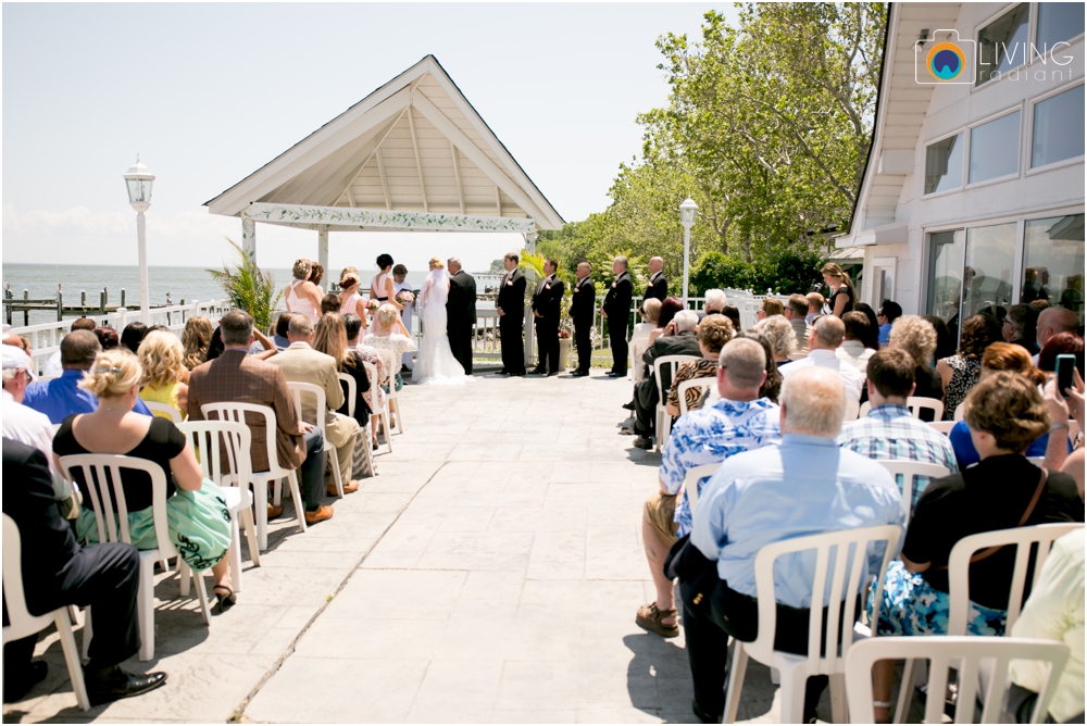 Kurtz's-Beach-Waterfront-Weddings-Outdoor-Living-Radiant-Photography-Maryland-Photos-Connie-Duane_0022.jpg