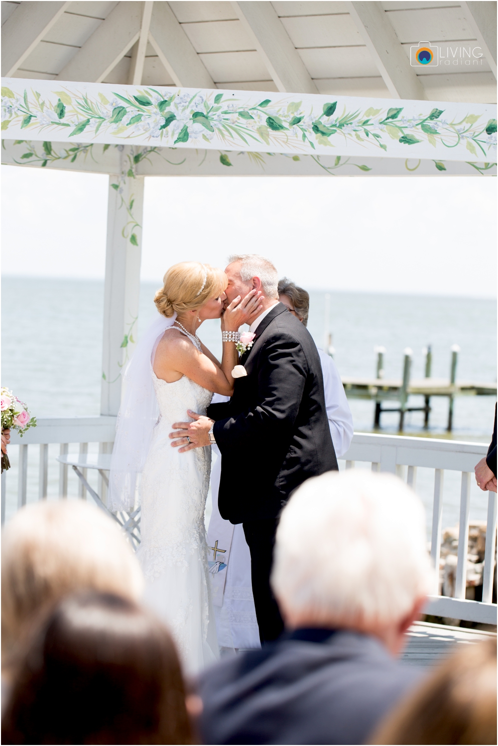 Kurtz's-Beach-Waterfront-Weddings-Outdoor-Living-Radiant-Photography-Maryland-Photos-Connie-Duane_0033.jpg