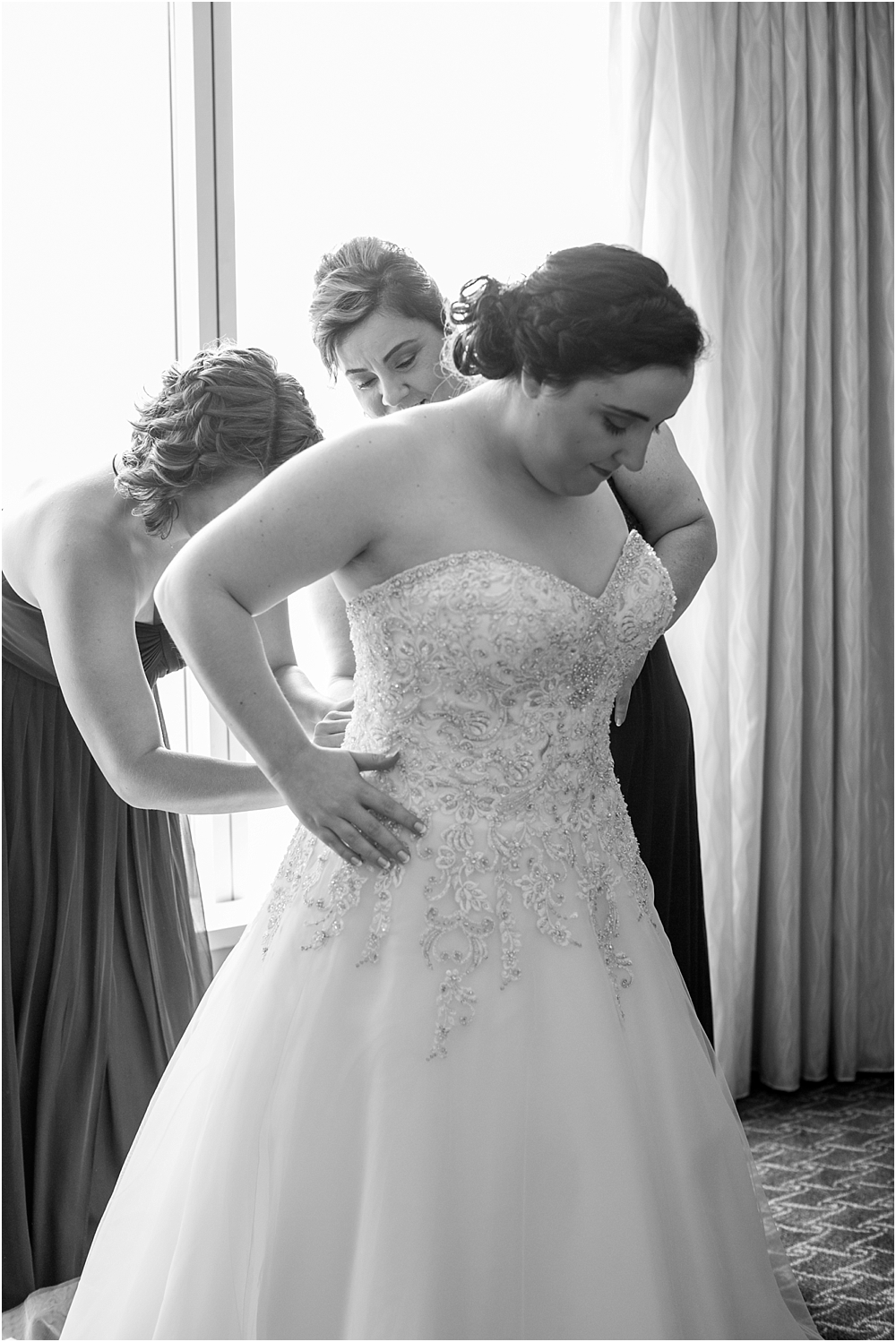 baltimore marriott waterfront wedding living radiant photograpy victoria clausen florals fiscus photos_0024.jpg