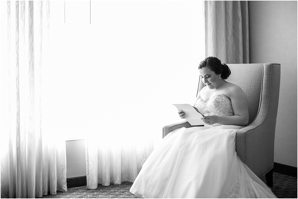 baltimore marriott waterfront wedding living radiant photograpy victoria clausen florals fiscus photos_0033.jpg