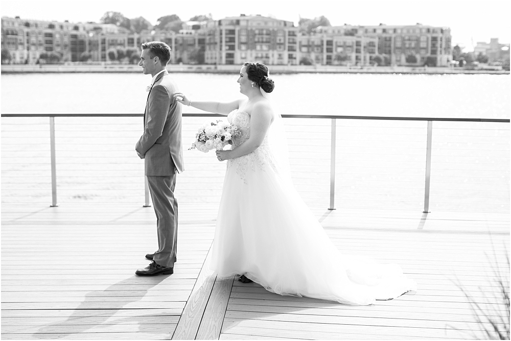 baltimore marriott waterfront wedding living radiant photograpy victoria clausen florals fiscus photos_0037.jpg