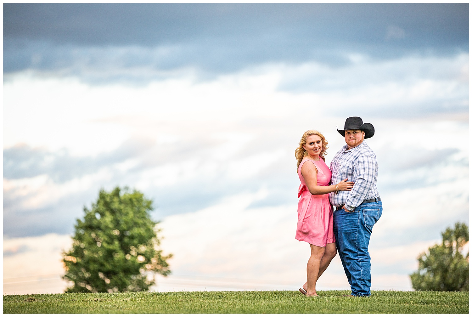 Kaitlin Justin Frederick Country Rainy Engagement Session Living Radiant Photography_0032a.jpg